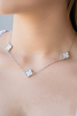 Choker Elos Trevos Madrepérola Ródio Branco