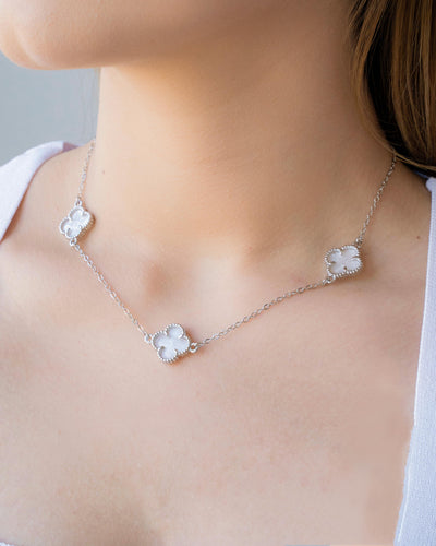 Choker Elos Trevos Madrepérola Ródio Branco - 34 cm