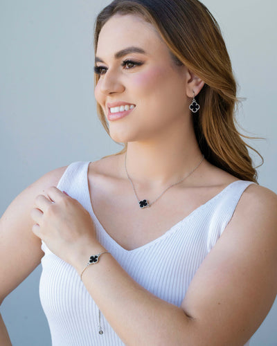 Choker Elos Trevo Preto Ródio Branco - 34 cm