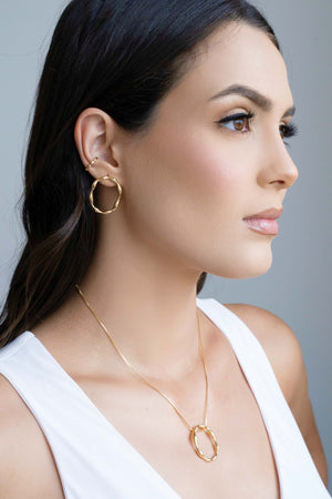 Brinco Oval Orgânico 2.7 cm Banhado a Ouro 18K