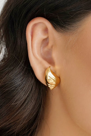 Brinco Concha Lisa 2.4 cm Banhado a Ouro 18K