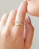 Anel Entrelaçado Cravejado Cristal Tamanho 15 Banhado a Ouro 18K