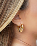 Brinco Argola Click Letras Detalhes Vazados 2.5 cm Banhado a Ouro 18K