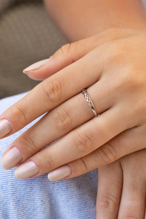 Anel Detalhes Vazados Tamanho 22 Ródio Branco