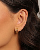 Brinco Argola Click Detalhada Vazada 1.2 cm Banhado a Ouro 18K