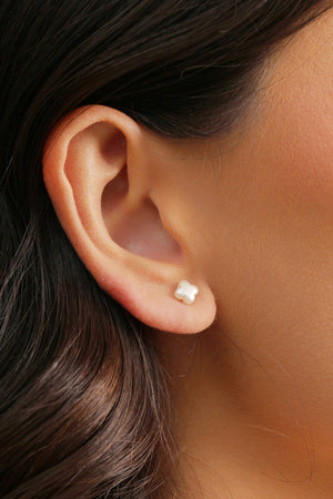 Brinco Flor Pérola 6 mm Banhado a Ouro 18K