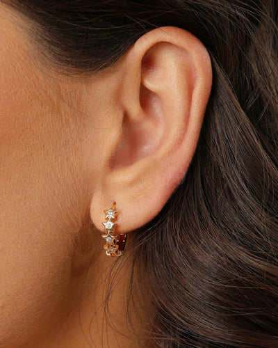 Brinco Argola Click Estrelas Cravejada Cristal 1,7 cm Banhado a Ouro 18K