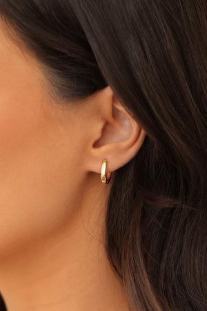 Brinco Argola Click Oval Lisa 1.4 cm Banhado a Ouro 18K