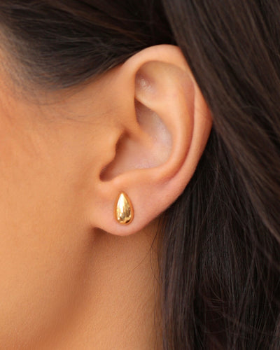 Brinco Gota Lisa 1 cm Banhado a Ouro 18K
