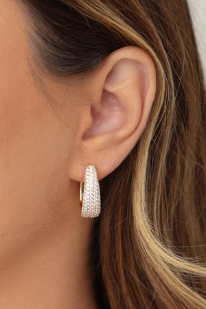 Brinco Argola Click Oval Cravejada Cristal 2.4 cm Banhado a Ouro 18K