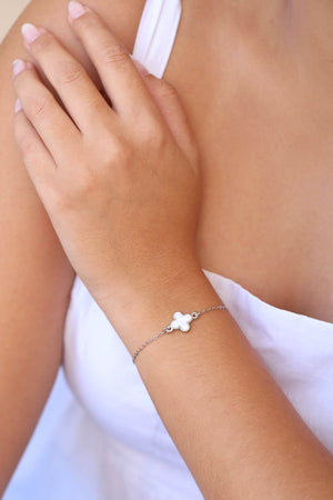 Pulseira Elos Trevo Madrepérola Fecho Gravata Ródio Branco