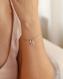 Pulseira Elos Letra J Cravejado Cristal Ródio Branco