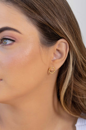 Brinco Argola Frontal Torcida Detalhes 1.2 cm Banhado a Ouro 18K