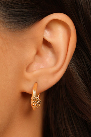 Brinco Argola Click Bolinhas Vazadas 1.9 cm Banhado a Ouro 18K