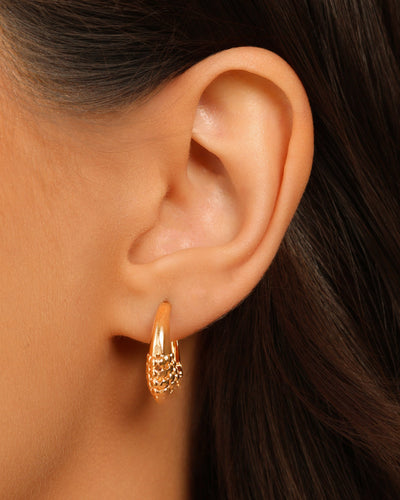 Brinco Argola Click Bolinhas Vazadas 1,9 cm Banhado a Ouro 18K