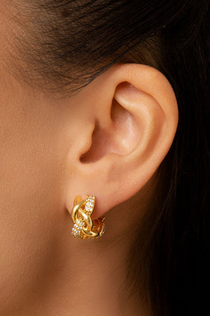 Dupla de Argolas Lisa e Entrelaçada Cravejado Cristal Banhado a Ouro 18K