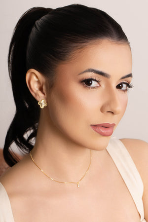 Brinco Flor Riscada com Ponto de Luz Cristal Banhado a Ouro 18K