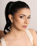 Brinco Flor Riscada com Ponto de Luz Cristal Banhado a Ouro 18K