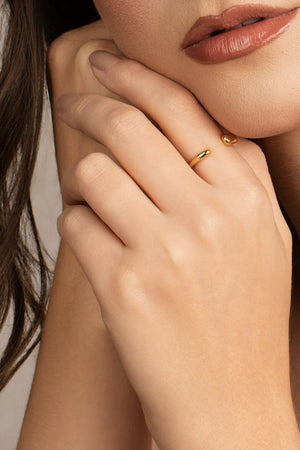 Anel Ajustável Gota Lisa Tamanho M Banhado a Ouro 18K