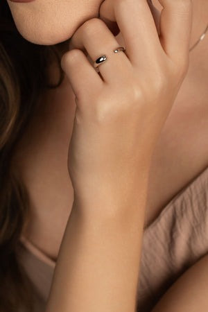 Anel Ajustável Gota Lisa Tamanho M Ródio Branco