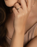 Anel Ajustável Gota Lisa Tamanho M Ródio Branco