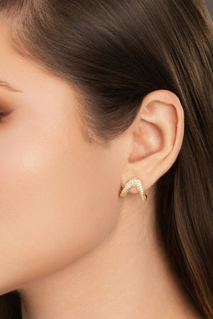 Brinco Onda Cravejada Cristal Banhado a Ouro 18K