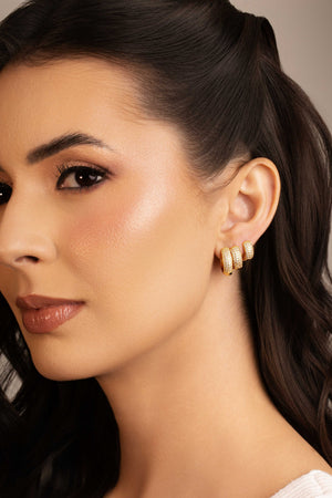 Brinco Argola Click Cravejado Cristal 1.1 cm Banhado a Ouro 18K