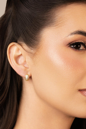 Brinco Argola Click Cravejado Cristal 1.1 cm Banhado a Ouro 18K