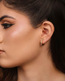 Brinco Argola Click Cravejado Cristal 1.4 cm Banhado a Ouro 18K