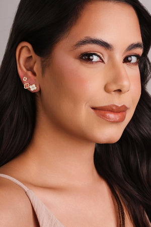 Brinco Flor Vazada Cravejada 9 mm Banhado a Ouro 18K