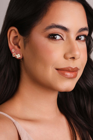 Brinco Flor Vazada Cravejada Cristal 6 mm Banhado a Ouro 18K