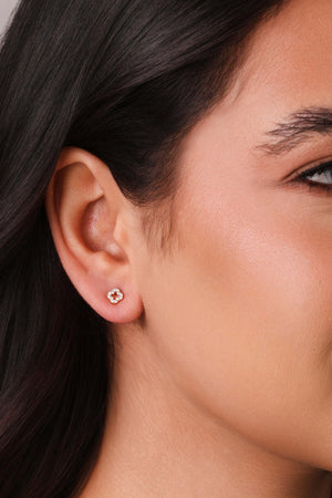 Brinco Flor Vazada Cravejada Cristal 6 mm Banhado a Ouro 18K