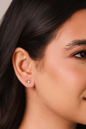 Brinco Ponto de Luz Entrelaçado Cristal 5 mm Ródio Branco