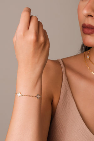 Pulseira Elos Trevos Tom Madrepérola Banhado a Ouro 18K