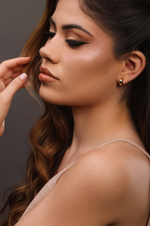 Brinco Meia Argola Lisa 1.2 cm Banhado a Ouro 18K