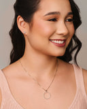 Brinco Argola Click Laço Baguetes Cristal 1.0 cm Banhado a Ouro 18K