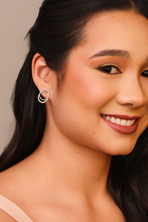 Brinco Círculos Entrelaçados Cravejados Cristal Ródio Branco