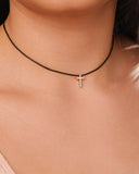 Choker Fio Coreano Preto Cruz Lisa Ródio Branco