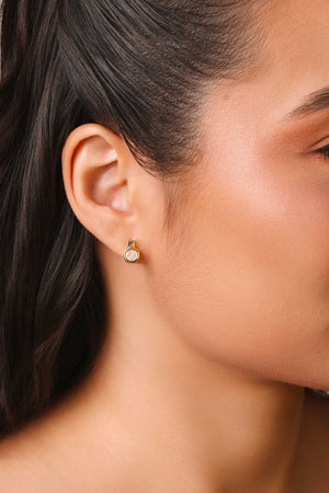 Brinco Quadrado Ponto de Luz Cristal 7 mm Banhado a Ouro 18K