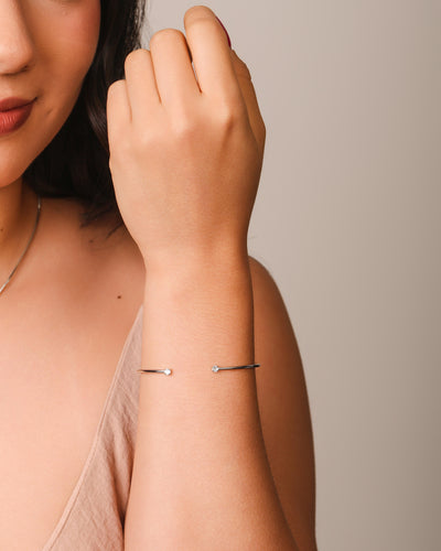 Bracelete Fio 1 mm Pontos de Luz Cristal 3 mm Ródio Branco