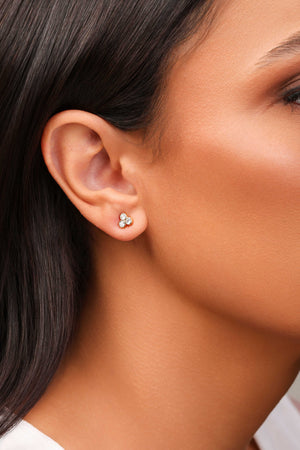 Brinco Ponto de Luz Triplo Cristal Banhado a Ouro 18K