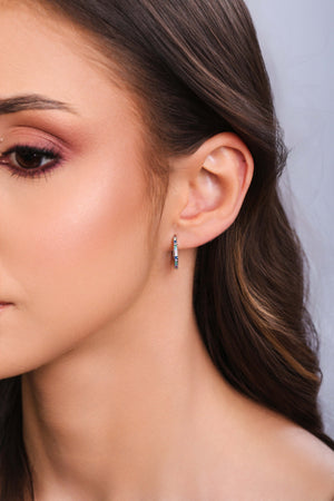 Brinco Argola Click Cravejada Colorida 1.5 cm Ródio Branco