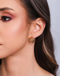 Brinco Argola Filetes Orgânicos 1.6 cm Banhado a Ouro 18K