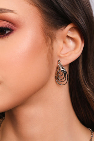 Brinco Gota Filetes Torcidos Ródio Branco