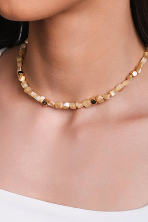 Choker Madrepérolas Marrom Quadrados Lisos Banhado a Ouro 18K