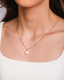 Gargantilha Plaquinhas Concha Perolada Banhado a Ouro 18K - 40 cm