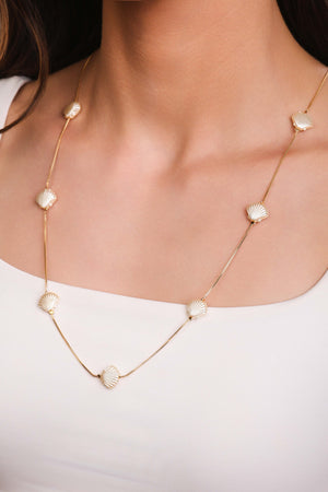 Gargantilha Longa Conchas Peroladas Banhado a Ouro 18K - 60 cm