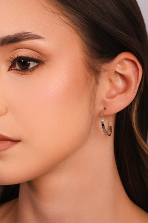 Brinco Argola Reta Esteira Texturizada 2.4 cm Ródio Branco