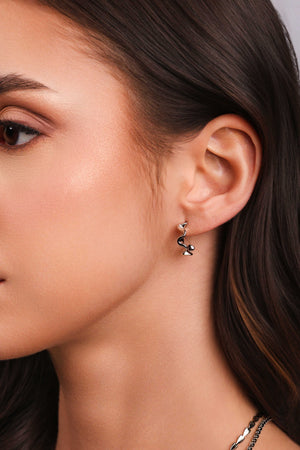 Brinco Meia Argola Ondas Lisas 1.6 cm Ródio Branco