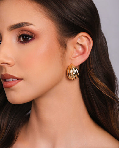 Brinco Argola Abaulada Frisada 2,6 cm Banhado a Ouro 18K